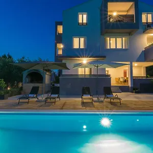 https://villa-petars-dream-2.hotelinzadar.com